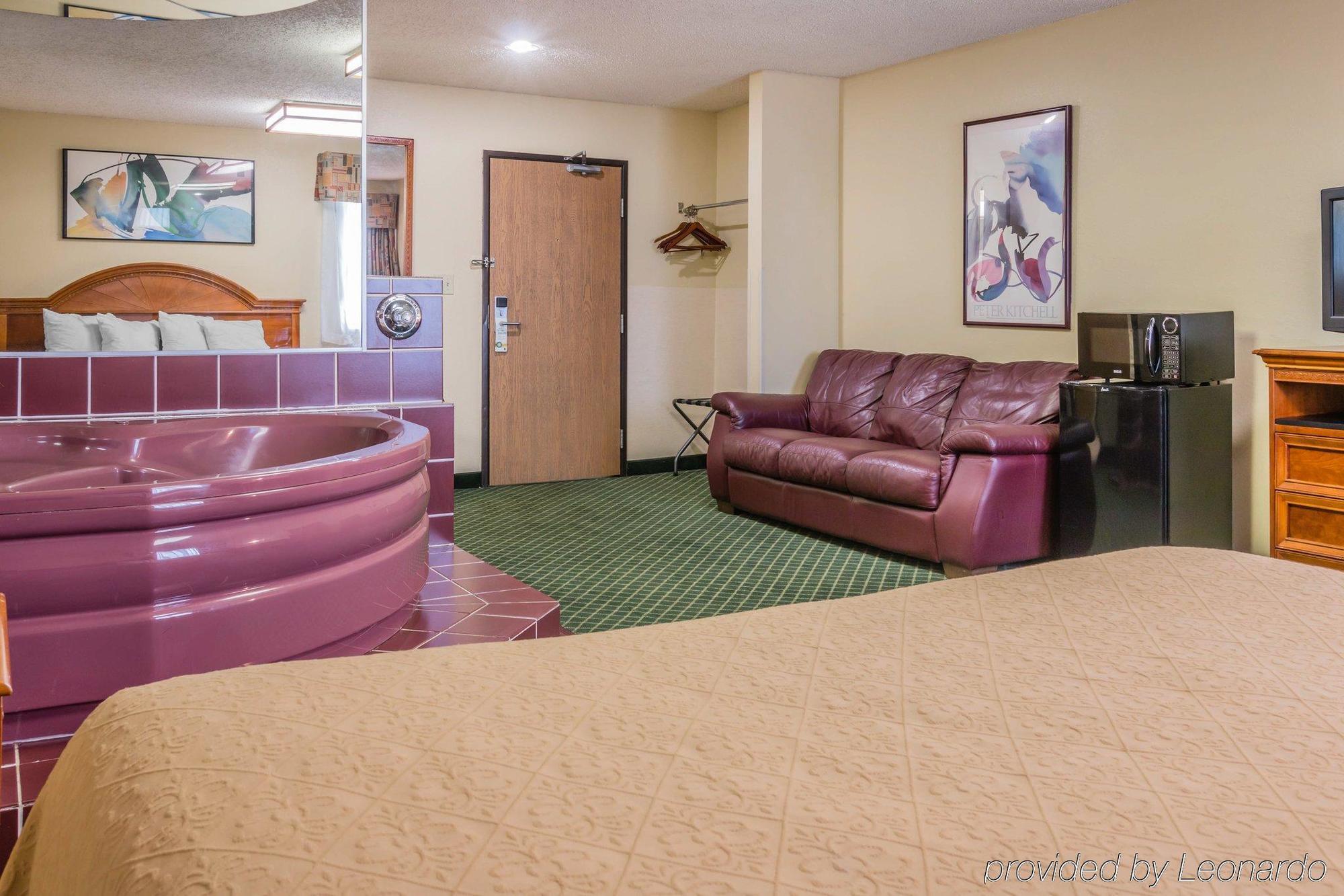 Quality Inn & Suites Detroit Metro Airport Romulus Ngoại thất bức ảnh