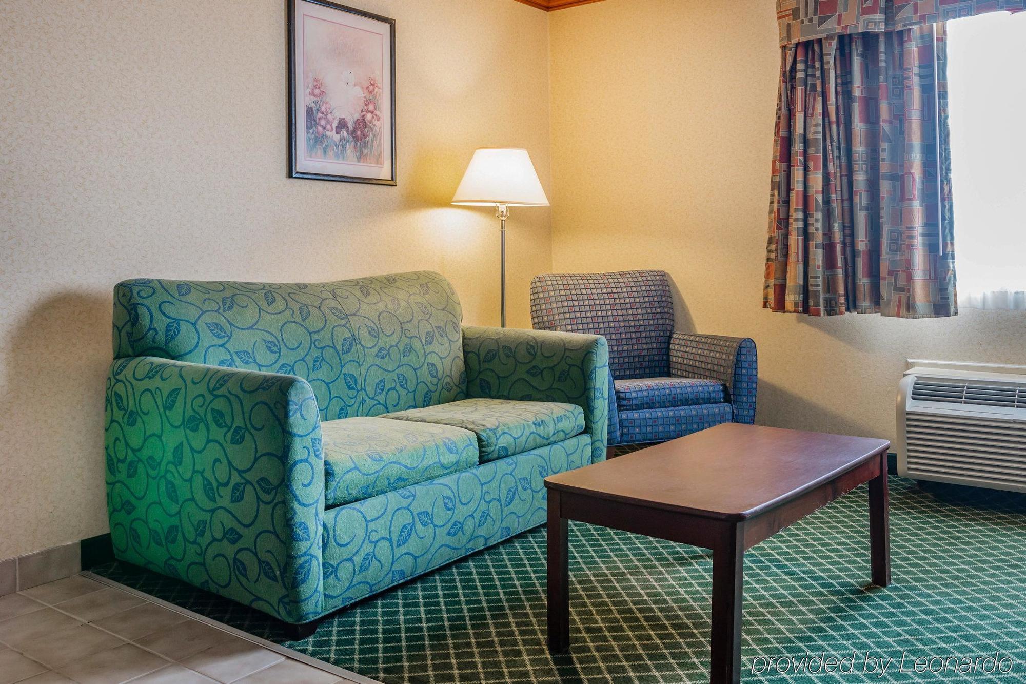 Quality Inn & Suites Detroit Metro Airport Romulus Ngoại thất bức ảnh